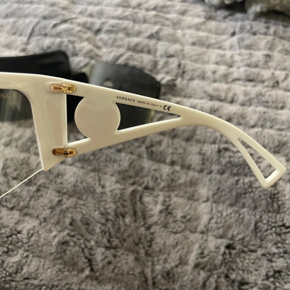 White clear Versace shades with multiple lenses - Picture 3 of 6